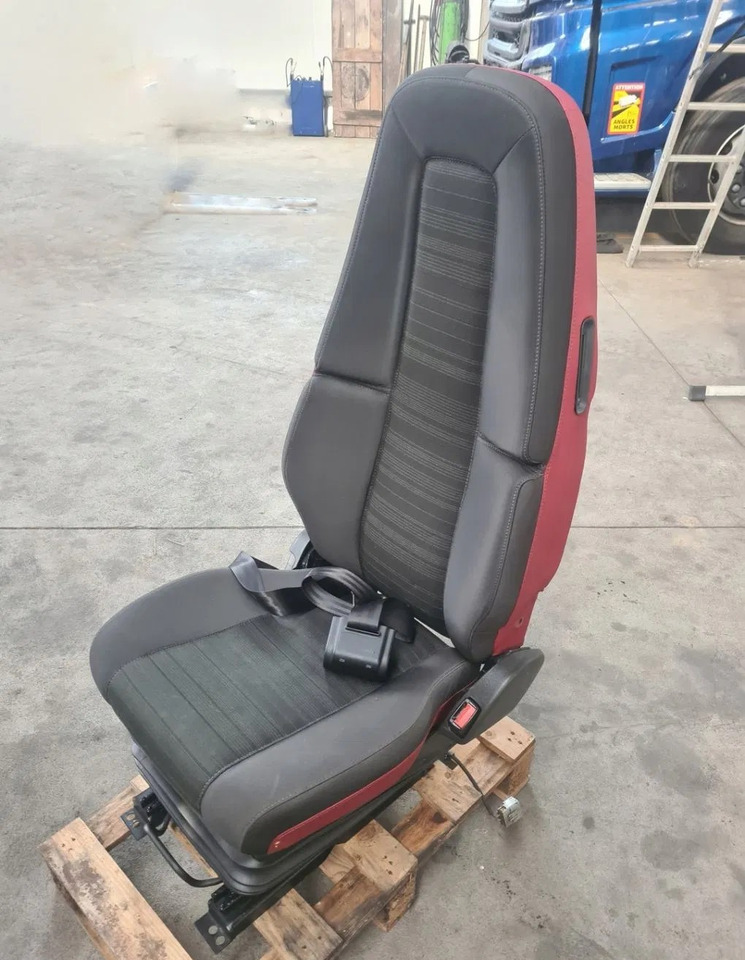 FOTEL PASAŻERA PRAWY PNEUMATYCZNY NISKA PODSTAWA VOLVO FH 4 FM 4 - Asiento: foto 1 FOTEL PASAŻERA PRAWY PNEUMATYCZNY NISKA PODSTAWA VOLVO FH 4 FM 4 - Asiento: foto 1