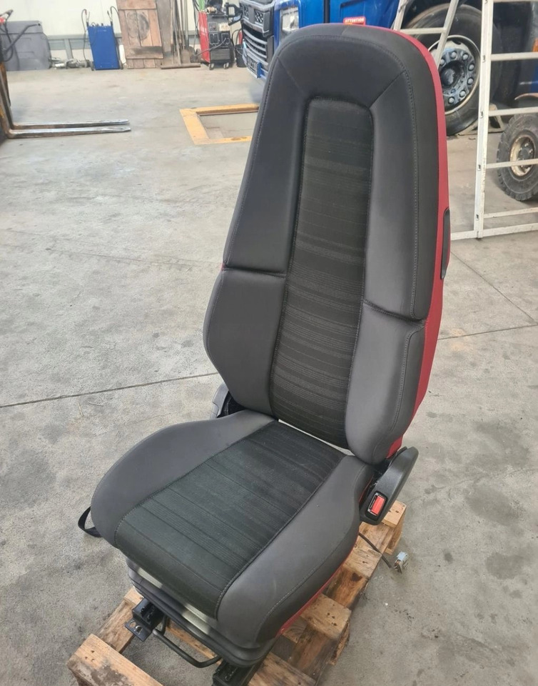 FOTEL PASAŻERA PRAWY PNEUMATYCZNY NISKA PODSTAWA VOLVO FH 4 FM 4 - Asiento: foto 2 FOTEL PASAŻERA PRAWY PNEUMATYCZNY NISKA PODSTAWA VOLVO FH 4 FM 4 - Asiento: foto 2
