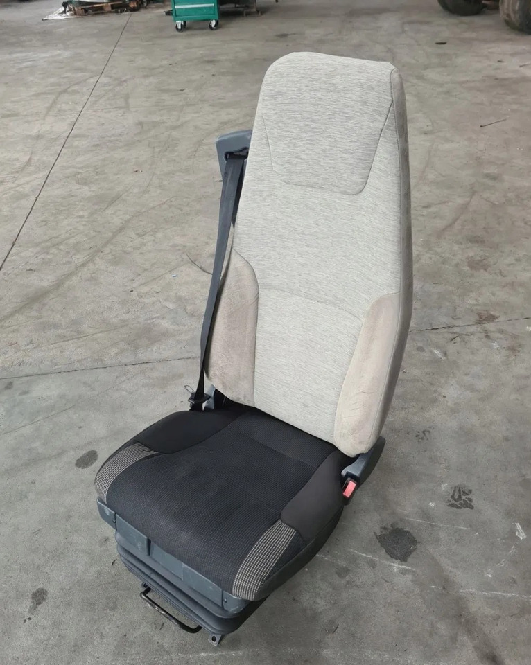 FOTEL PNEUMATYCZNY PRAWY PASAŻERA RENAULT PREMIUM MIDLUM DXI - Asiento: foto 1 FOTEL PNEUMATYCZNY PRAWY PASAŻERA RENAULT PREMIUM MIDLUM DXI - Asiento: foto 1