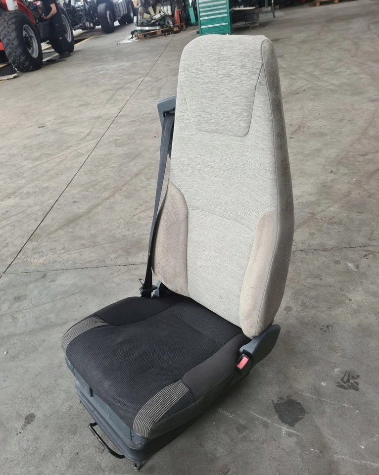 FOTEL PNEUMATYCZNY PRAWY PASAŻERA RENAULT PREMIUM MIDLUM DXI - Asiento: foto 2 FOTEL PNEUMATYCZNY PRAWY PASAŻERA RENAULT PREMIUM MIDLUM DXI - Asiento: foto 2