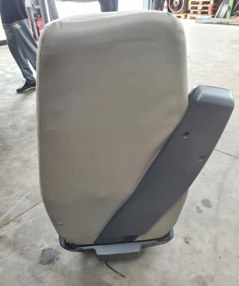 FOTEL PNEUMATYCZNY PRAWY PASAŻERA RENAULT PREMIUM MIDLUM DXI - Asiento: foto 5 FOTEL PNEUMATYCZNY PRAWY PASAŻERA RENAULT PREMIUM MIDLUM DXI - Asiento: foto 5