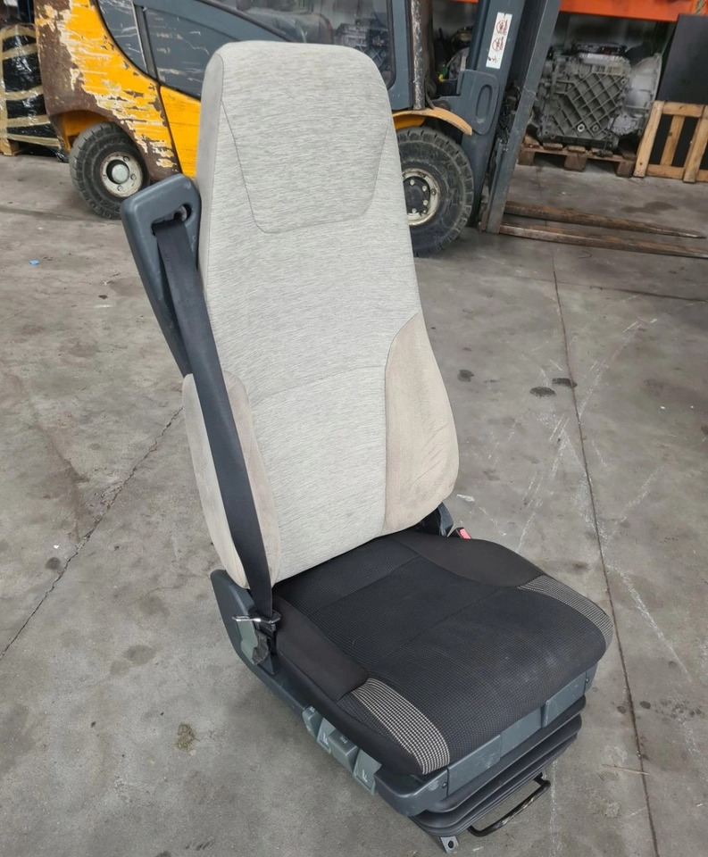 FOTEL PNEUMATYCZNY PRAWY PASAŻERA RENAULT PREMIUM MIDLUM DXI - Asiento: foto 3 FOTEL PNEUMATYCZNY PRAWY PASAŻERA RENAULT PREMIUM MIDLUM DXI - Asiento: foto 3