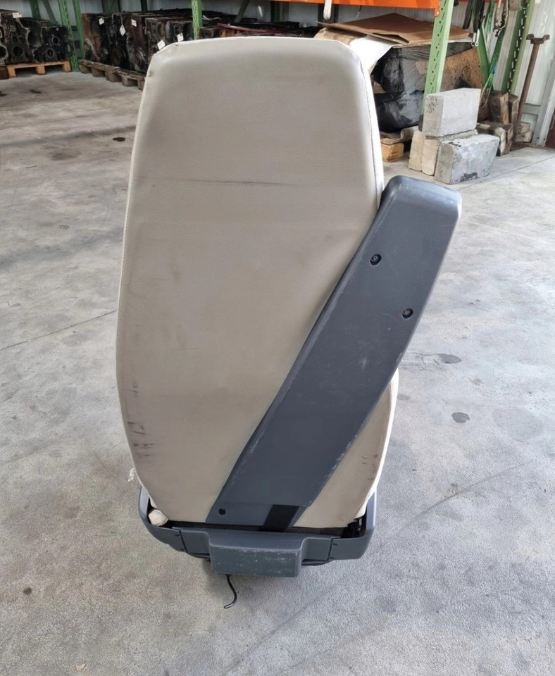 FOTEL PNEUMATYCZNY PRAWY SIEDZENIE PASAŻERA RENAULT PREMIUM MIDLUM DXI - Asiento: foto 2 FOTEL PNEUMATYCZNY PRAWY SIEDZENIE PASAŻERA RENAULT PREMIUM MIDLUM DXI - Asiento: foto 2