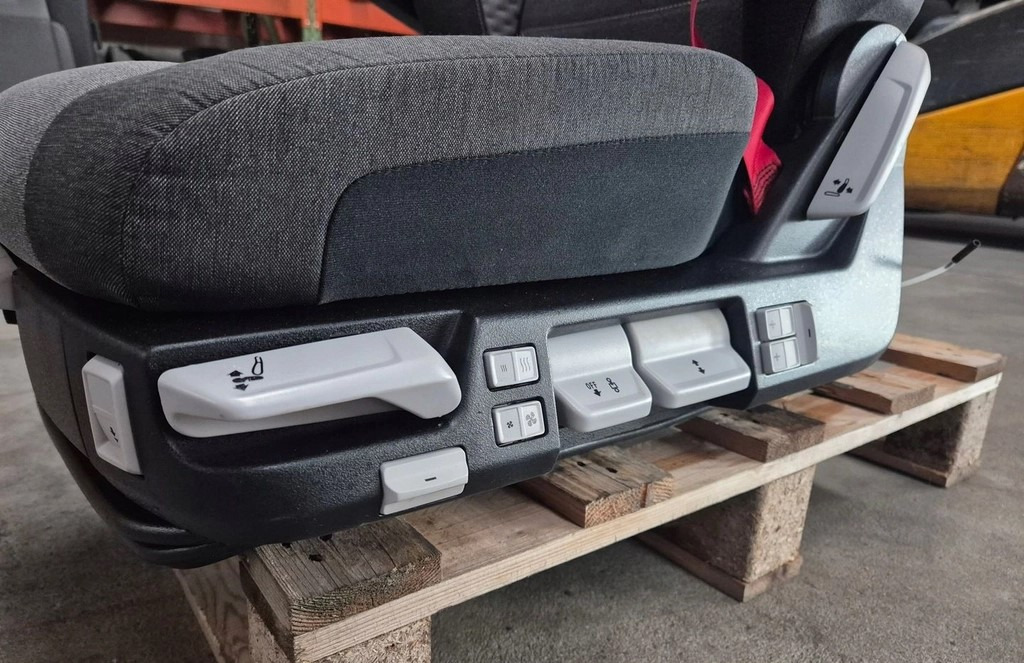 FOTEL PNEUMATYCZY SIEDZENIE KIEROWCY RENAULT RANGE GAMA T C K EVO LIFT - Asiento: foto 4 FOTEL PNEUMATYCZY SIEDZENIE KIEROWCY RENAULT RANGE GAMA T C K EVO LIFT - Asiento: foto 4