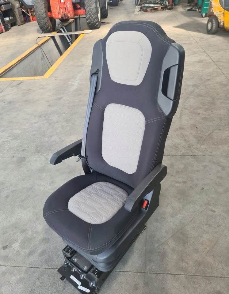 FOTEL PRAWY SIEDZENIE PASAŻERA FORD F-MAX CARGO EURO 6 - Asiento: foto 2 FOTEL PRAWY SIEDZENIE PASAŻERA FORD F-MAX CARGO EURO 6 - Asiento: foto 2