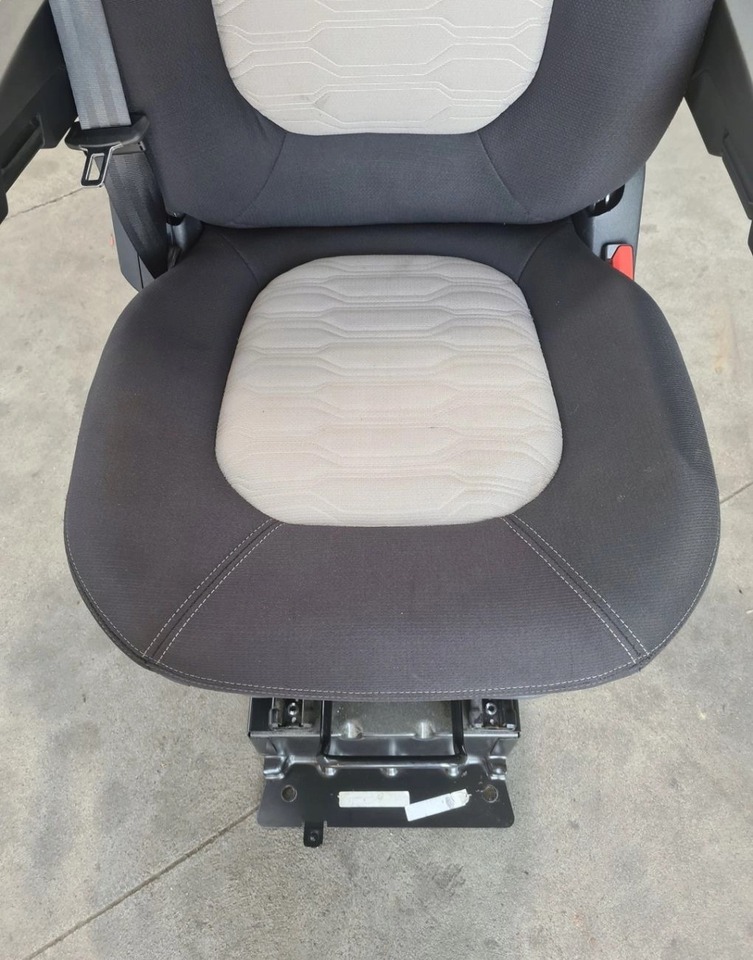 FOTEL PRAWY SIEDZENIE PASAŻERA FORD F-MAX CARGO EURO 6 - Asiento: foto 4 FOTEL PRAWY SIEDZENIE PASAŻERA FORD F-MAX CARGO EURO 6 - Asiento: foto 4
