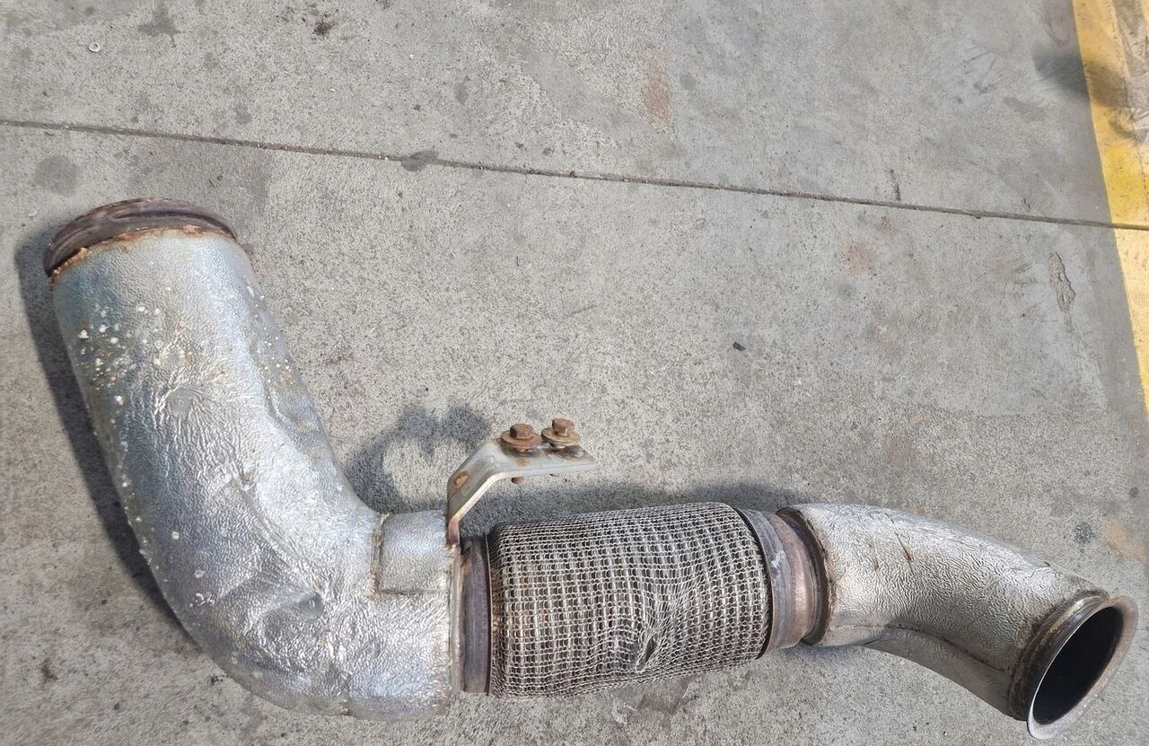 Ford F-MAX CARGO FC46-5A212-AA Ford F-MAX CARGO truck - Tubo de escape para Camión: foto 2 Ford F-MAX CARGO FC46-5A212-AA Ford F-MAX CARGO truck - Tubo de escape para Camión: foto 2