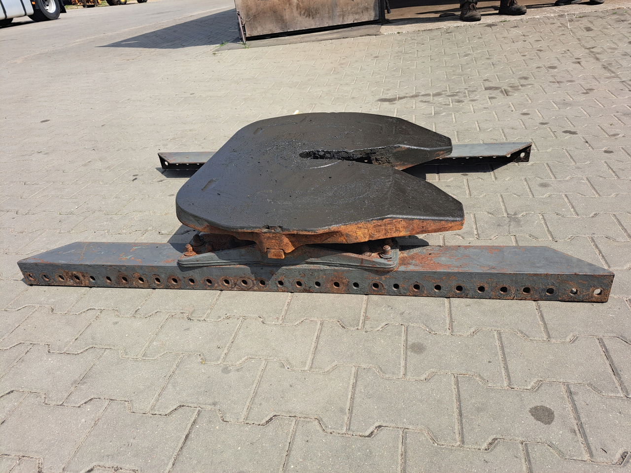 Georg Fischer GF SIODŁO GF+ FSK200 140 MM WSPORNIK VOLVO FH FM 9 12 13 - Quinta rueda para Camión: foto 3 Georg Fischer GF SIODŁO GF+ FSK200 140 MM WSPORNIK VOLVO FH FM 9 12 13 - Quinta rueda para Camión: foto 3