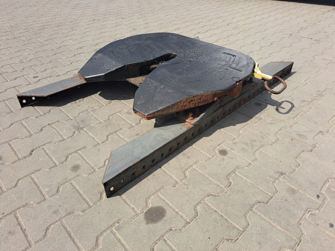 Georg Fischer GF SIODŁO GF+ FSK200 140 MM WSPORNIK VOLVO FH FM 9 12 13 - Quinta rueda para Camión: foto 1 Georg Fischer GF SIODŁO GF+ FSK200 140 MM WSPORNIK VOLVO FH FM 9 12 13 - Quinta rueda para Camión: foto 1