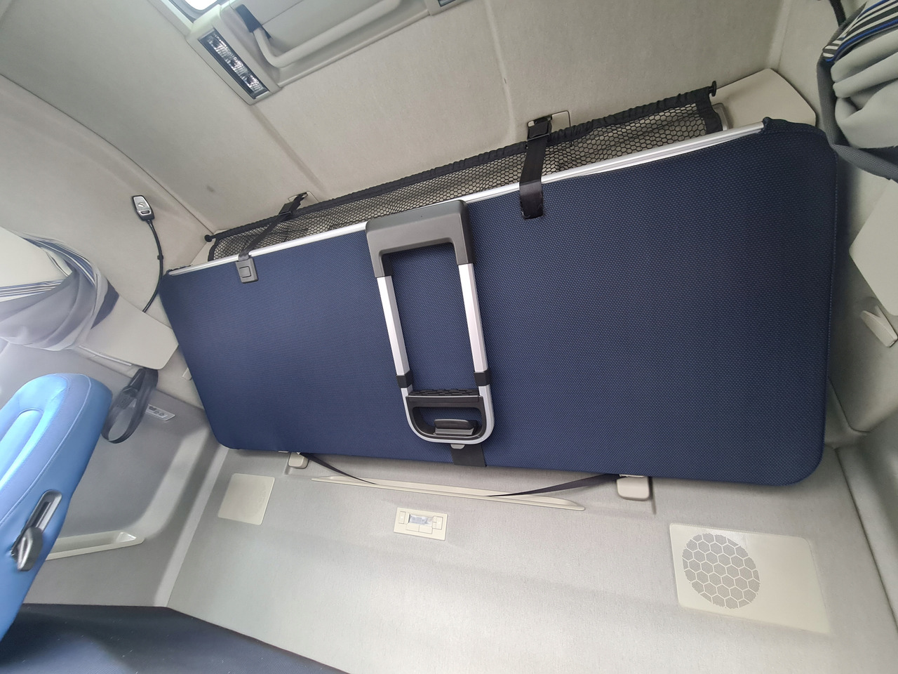 ŁÓŻKO KOMPLETNE GÓRNE LEŻANKA MOCOWANIA VOLVO FH 5 EURO 6 - Asiento para Camión: foto 2 ŁÓŻKO KOMPLETNE GÓRNE LEŻANKA MOCOWANIA VOLVO FH 5 EURO 6 - Asiento para Camión: foto 2