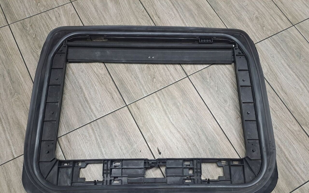 OBUDOWA RAMKA U VOLVO FH 4 EURO 6 78578071 - Cabina e interior para Camión: foto 1 OBUDOWA RAMKA U VOLVO FH 4 EURO 6 78578071 - Cabina e interior para Camión: foto 1