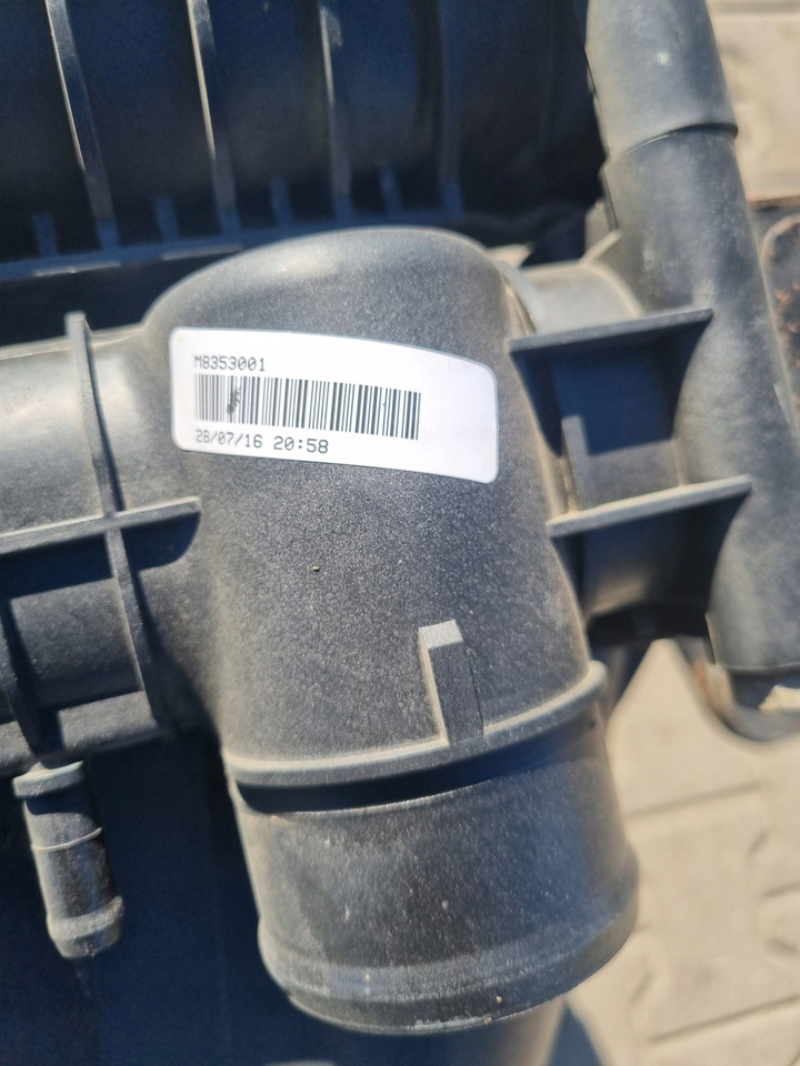 RENAULT KOMPLET CHŁODNIC INTERCOOLER WODA OSŁONA RENAULT MIDLUM DXI 5 180 - Radiador para Camión: foto 4 RENAULT KOMPLET CHŁODNIC INTERCOOLER WODA OSŁONA RENAULT MIDLUM DXI 5 180 - Radiador para Camión: foto 4