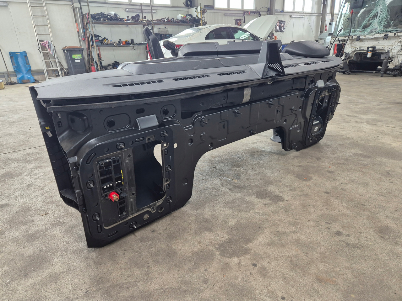 RENAULT KONSOLA KOMPLETNA KOKPIT DESKA PRZEKŁADKA ANGLIKA RENAULT GAMA T RANGE EVO - Cabina e interior para Camión: foto 5 RENAULT KONSOLA KOMPLETNA KOKPIT DESKA PRZEKŁADKA ANGLIKA RENAULT GAMA T RANGE EVO - Cabina e interior para Camión: foto 5