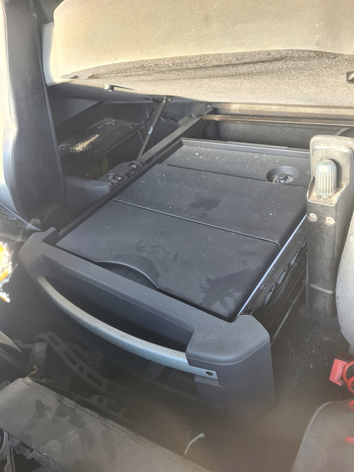 RENAULT LODÓWKA CHŁODZIARKA ORYGINAŁ RENAULT GAMA T RANGE ŚREDNIA KABINA - Cabina e interior para Camión: foto 2 RENAULT LODÓWKA CHŁODZIARKA ORYGINAŁ RENAULT GAMA T RANGE ŚREDNIA KABINA - Cabina e interior para Camión: foto 2