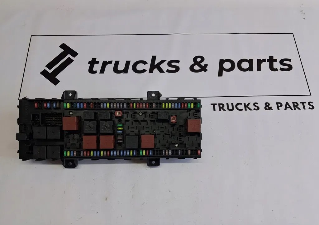 RENAULT PŁYTA BEZPIECZNIKÓW SKRZYNKA RENAULT GAMA T RANGE 22821376 P02 - Fusible para Camión: foto 1 RENAULT PŁYTA BEZPIECZNIKÓW SKRZYNKA RENAULT GAMA T RANGE 22821376 P02 - Fusible para Camión: foto 1