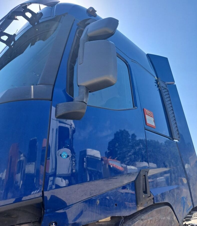Renault GAMA T K C RANGE - Puerta y piezas para Camión: foto 4 Renault GAMA T K C RANGE - Puerta y piezas para Camión: foto 4