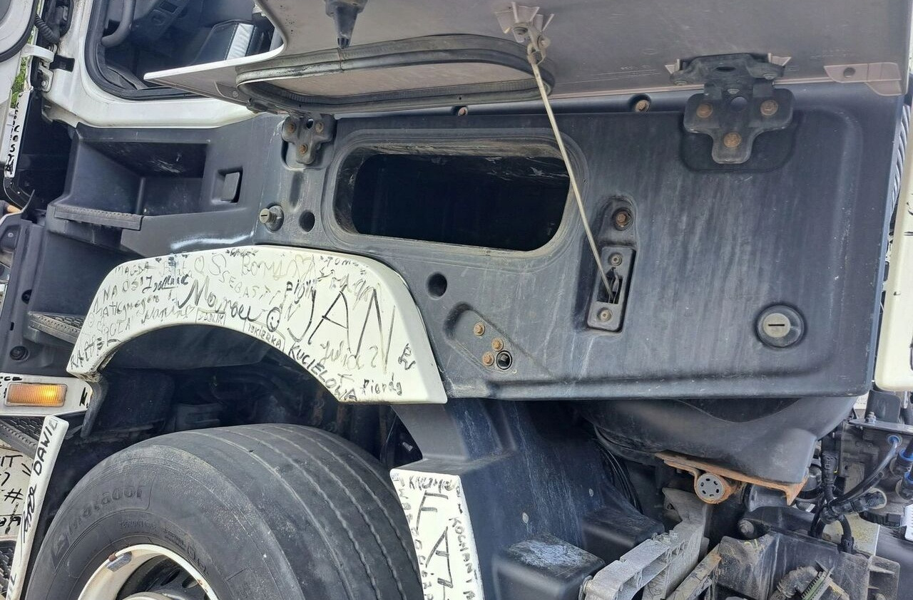 Renault STOPNICA GÓRNA STOPIEŃ LEWY GAMA T RANGE HIGH Renault RENAULT GAMA T RANGE HIGH - Peldaño para Camión: foto 1 Renault STOPNICA GÓRNA STOPIEŃ LEWY GAMA T RANGE HIGH Renault RENAULT GAMA T RANGE HIGH - Peldaño para Camión: foto 1