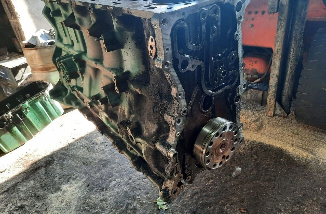 VOLVO BLOK TŁOKI WAŁ KORBOWY FM 9 D11C EUV - Motor para Camión: foto 1 VOLVO BLOK TŁOKI WAŁ KORBOWY FM 9 D11C EUV - Motor para Camión: foto 1