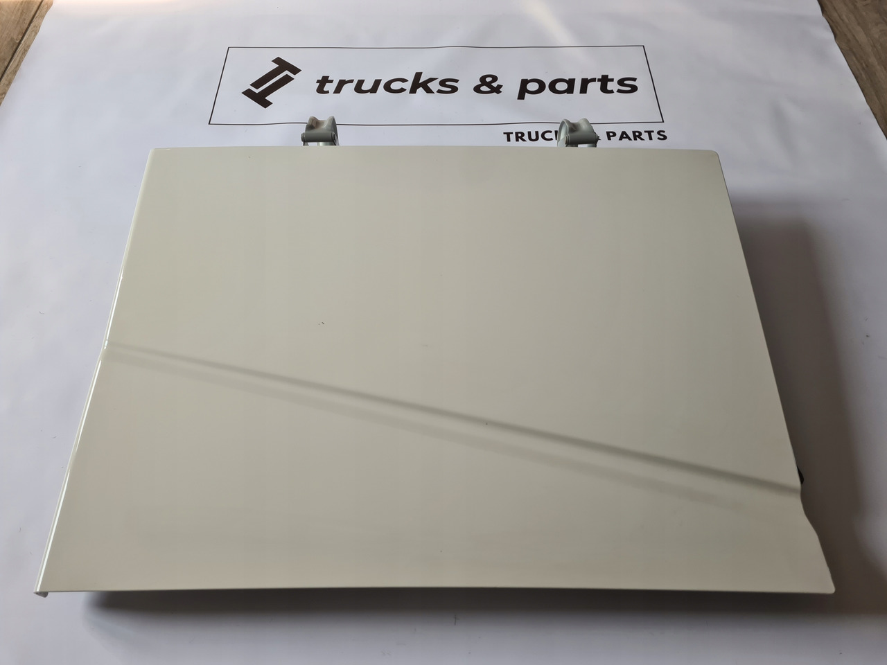 VOLVO KLAPA SCHOWKA DRZWICZKI ZAWIASY PRAWE KOMPLETNE VOLVO FH 4 FH 5 1103 - Carrocería y exterior para Camión: foto 3 VOLVO KLAPA SCHOWKA DRZWICZKI ZAWIASY PRAWE KOMPLETNE VOLVO FH 4 FH 5 1103 - Carrocería y exterior para Camión: foto 3