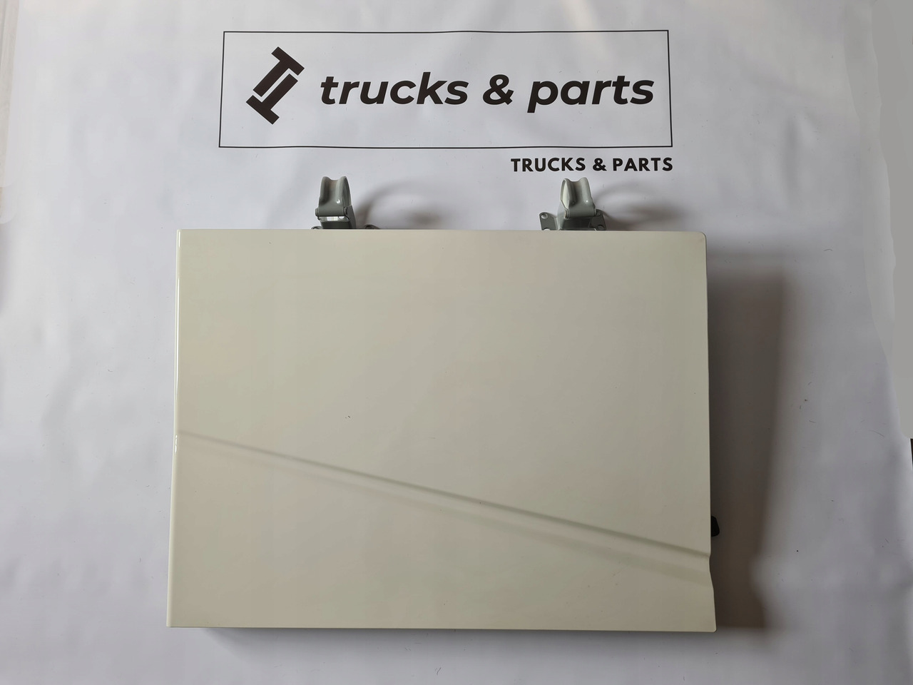 VOLVO KLAPA SCHOWKA DRZWICZKI ZAWIASY PRAWE KOMPLETNE VOLVO FH 4 FH 5 1103 - Carrocería y exterior para Camión: foto 1 VOLVO KLAPA SCHOWKA DRZWICZKI ZAWIASY PRAWE KOMPLETNE VOLVO FH 4 FH 5 1103 - Carrocería y exterior para Camión: foto 1