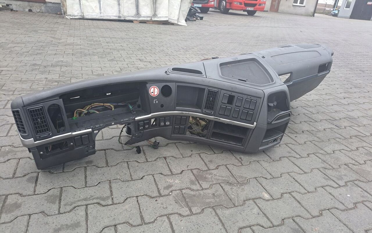 VOLVO KONSOLA KOMPLETNA PRZEKŁADKA ANGLIKA KOKPIT DESKA VOLVO FM FH 9 13 LIFT - Salpicadero para Camión: foto 1 VOLVO KONSOLA KOMPLETNA PRZEKŁADKA ANGLIKA KOKPIT DESKA VOLVO FM FH 9 13 LIFT - Salpicadero para Camión: foto 1