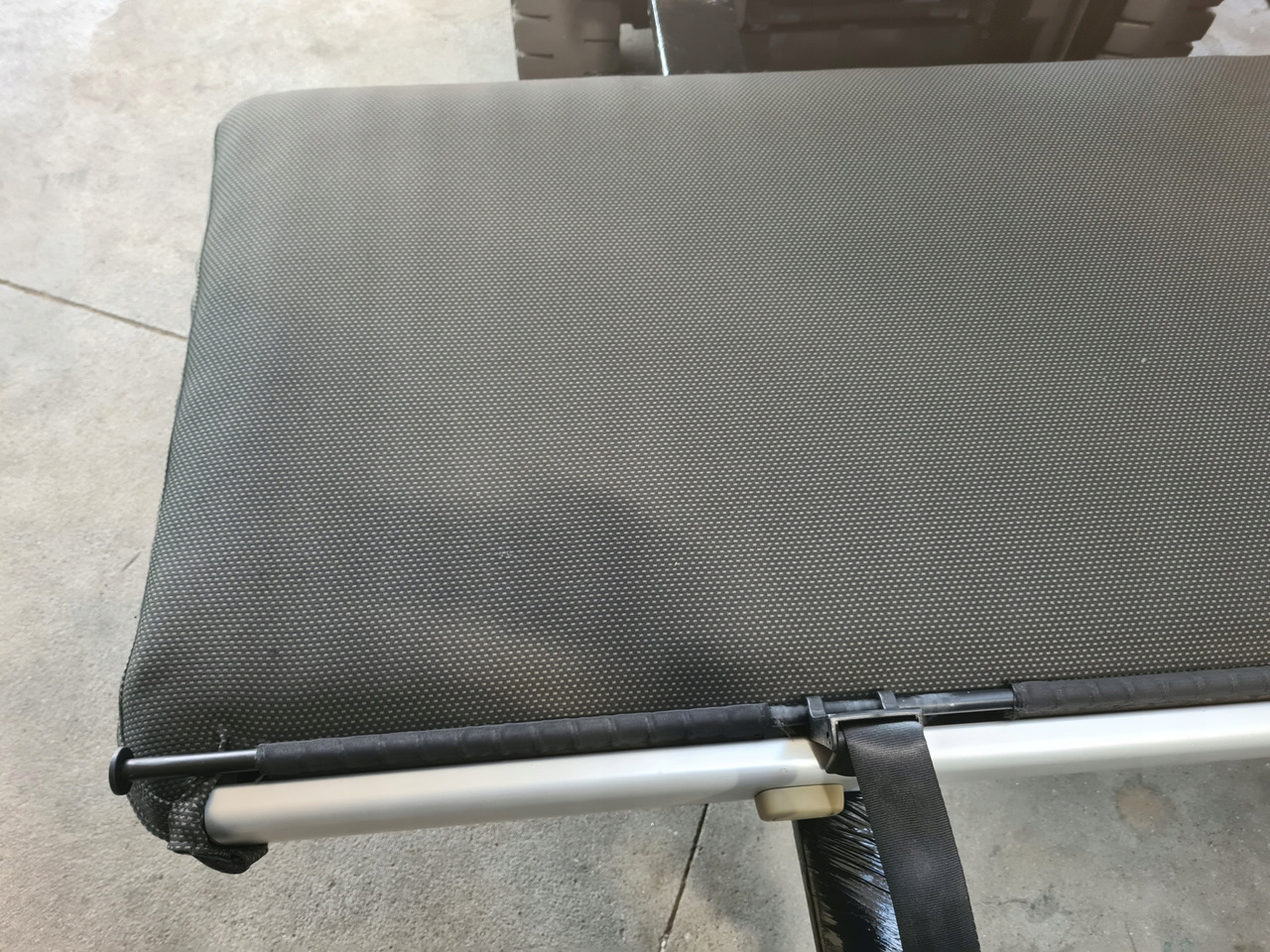 VOLVO ŁÓŻKO KOMPLETNE GÓRNE LEŻANKA MOCOWANIA - Asiento para Camión: foto 3 VOLVO ŁÓŻKO KOMPLETNE GÓRNE LEŻANKA MOCOWANIA - Asiento para Camión: foto 3