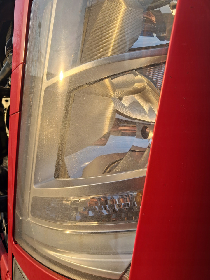 VOLVO REFLEKTOR LAMPA OKULAR LEWY KOMPLETNY VOLVO FM 4 - Faro delantero para Camión: foto 4 VOLVO REFLEKTOR LAMPA OKULAR LEWY KOMPLETNY VOLVO FM 4 - Faro delantero para Camión: foto 4