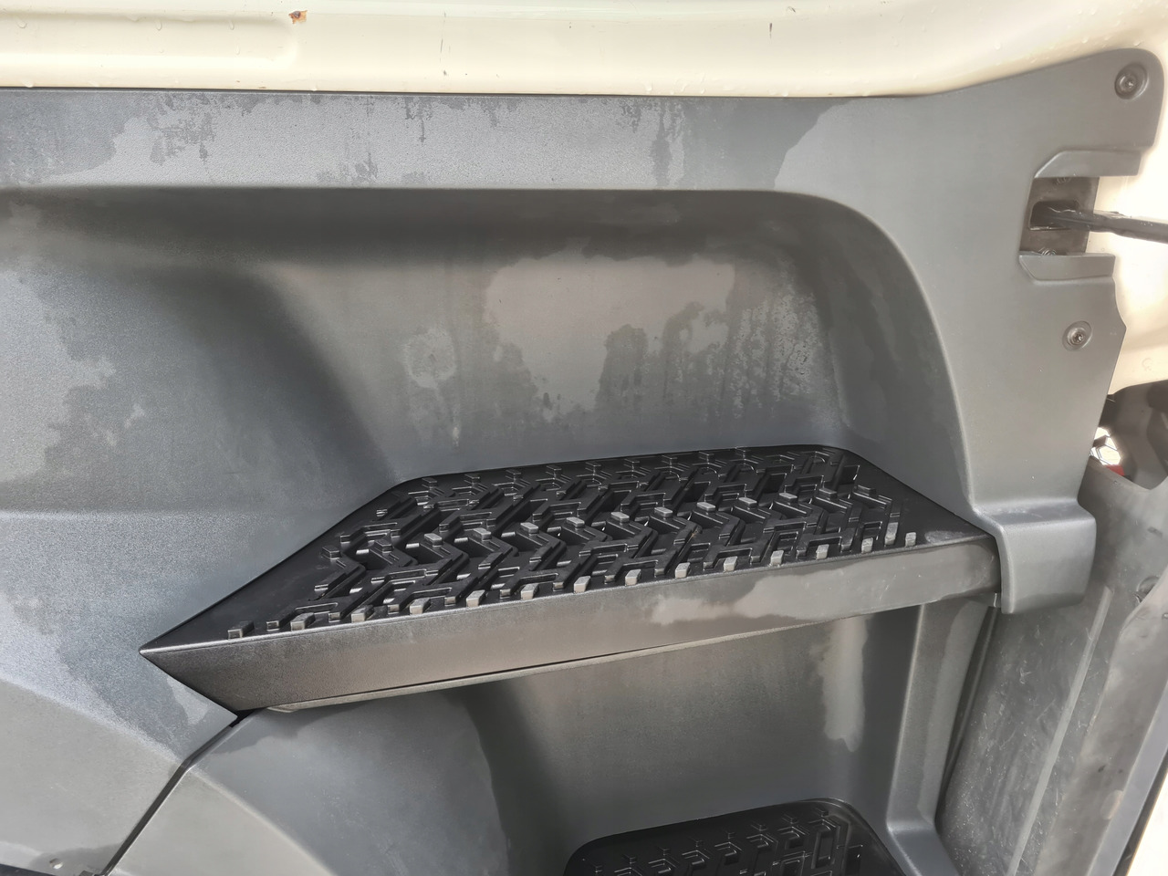 VOLVO STOPIEŃ STOPNICA KOMPLETNA PRAWA STELAŻ ORYGINAŁ VOLVO FH 5 - Peldaño para Camión: foto 3 VOLVO STOPIEŃ STOPNICA KOMPLETNA PRAWA STELAŻ ORYGINAŁ VOLVO FH 5 - Peldaño para Camión: foto 3