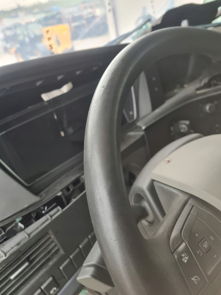 VOLVO WIELOFUNKCYJNA KOMPLETNA - Volante para Camión: foto 4 VOLVO WIELOFUNKCYJNA KOMPLETNA - Volante para Camión: foto 4