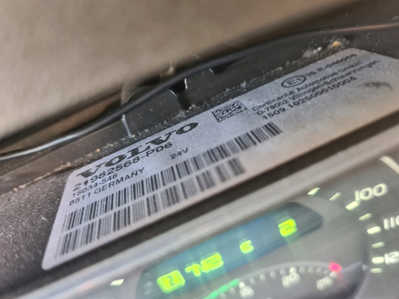 VOLVO ZEGARY LICZNIKI PRĘDKOŚCIOMIERZ VOLVO FH 4 FM 4 AUTOMAT 21982568 - Salpicadero para Camión: foto 2 VOLVO ZEGARY LICZNIKI PRĘDKOŚCIOMIERZ VOLVO FH 4 FM 4 AUTOMAT 21982568 - Salpicadero para Camión: foto 2