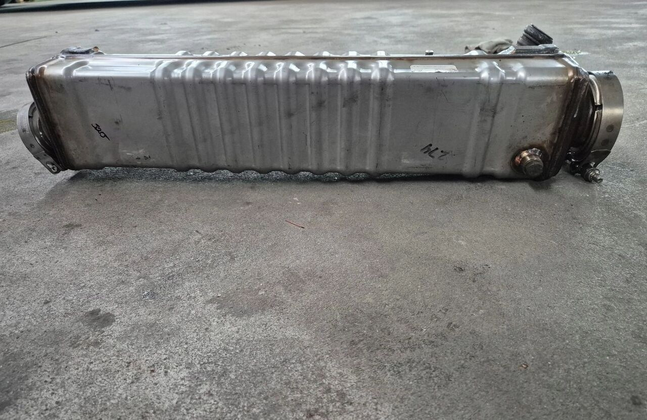 Volvo CHŁODNICZKA SPALIN EGR FH 4 FH 16 D16K EURO6 21968564   Volvo VOLVO FH 16 D16K - Intercooler para Camión: foto 1 Volvo CHŁODNICZKA SPALIN EGR FH 4 FH 16 D16K EURO6 21968564   Volvo VOLVO FH 16 D16K - Intercooler para Camión: foto 1