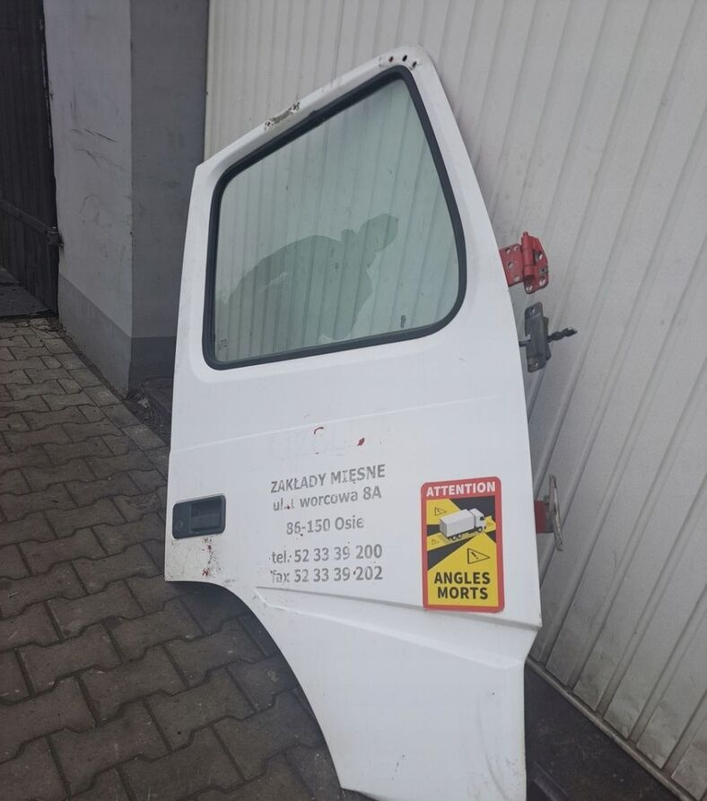 Volvo FM - Puerta y piezas para Camión: foto 1 Volvo FM - Puerta y piezas para Camión: foto 1