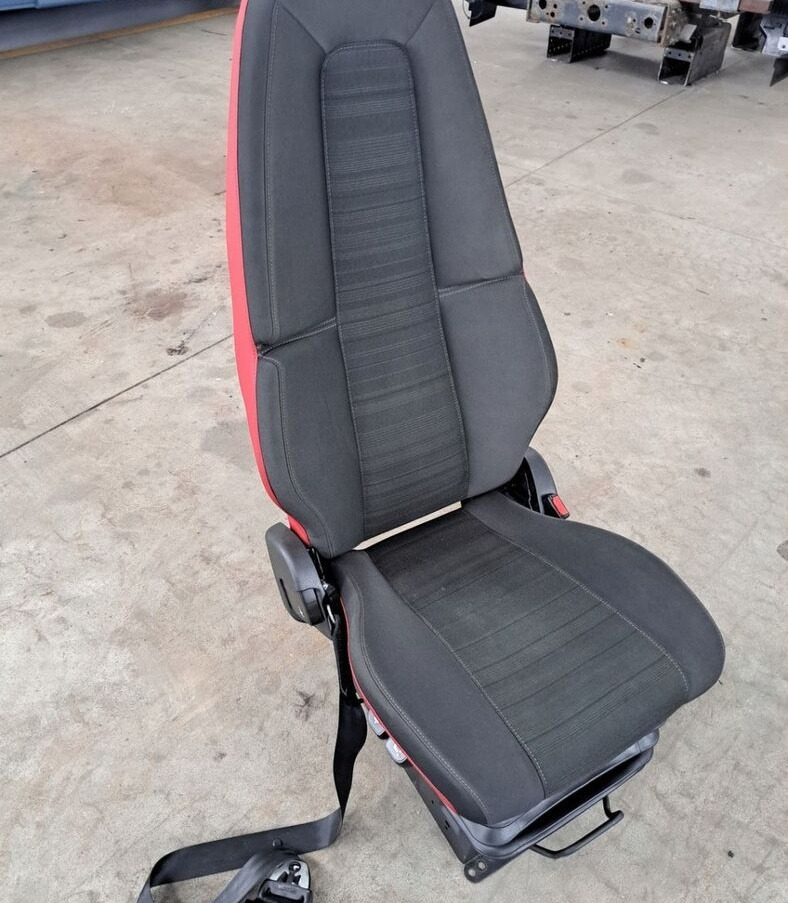 Volvo FOTEL PASAŻERA PRAWY VOLVO FH 4 FM 4 - Asiento para Camión: foto 2 Volvo FOTEL PASAŻERA PRAWY VOLVO FH 4 FM 4 - Asiento para Camión: foto 2