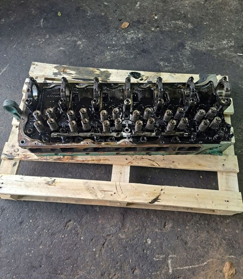 Volvo GŁOWICA SILNIKA ZAWORAMI FM 9 D9 D11C 20464480 - Cabezal de bloque para Camión: foto 4 Volvo GŁOWICA SILNIKA ZAWORAMI FM 9 D9 D11C 20464480 - Cabezal de bloque para Camión: foto 4