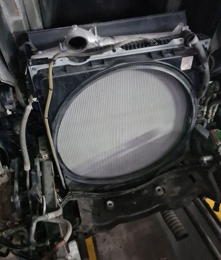 Volvo KOMPLET CHŁODNIC FH 16 EURO 6 D16K   Volvo VOLVO FH 16 EURO 6 D16K - Intercooler para Camión: foto 4 Volvo KOMPLET CHŁODNIC FH 16 EURO 6 D16K   Volvo VOLVO FH 16 EURO 6 D16K - Intercooler para Camión: foto 4