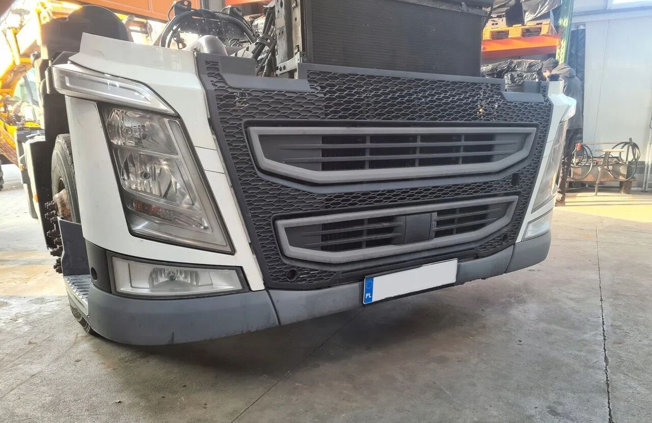 Volvo KOMPLETNY PRZÓD LAMPA ATRAPA GRILL BELKA FH 4 EURO 6 Volvo VOLVO FH 4 EURO 6 - Parachoques para Camión: foto 1 Volvo KOMPLETNY PRZÓD LAMPA ATRAPA GRILL BELKA FH 4 EURO 6 Volvo VOLVO FH 4 EURO 6 - Parachoques para Camión: foto 1