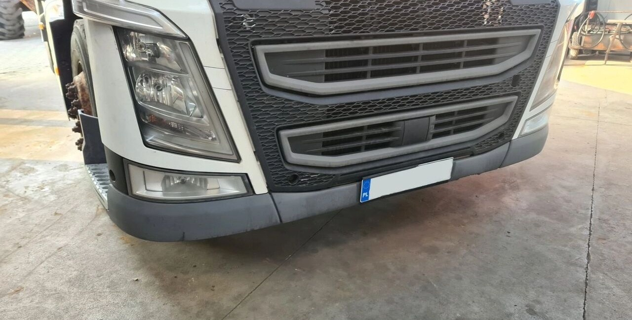 Volvo KOMPLETNY PRZÓD LAMPA ATRAPA GRILL BELKA FH 4 EURO 6 Volvo VOLVO FH 4 EURO 6 - Parachoques para Camión: foto 5 Volvo KOMPLETNY PRZÓD LAMPA ATRAPA GRILL BELKA FH 4 EURO 6 Volvo VOLVO FH 4 EURO 6 - Parachoques para Camión: foto 5