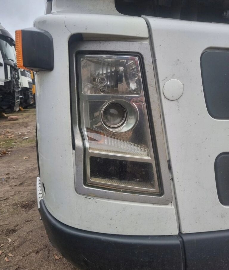 Volvo PRZÓD KOMPLETNY LAMPA OSŁONA Volvo FH FM 7 9 12 13 - Parachoques para Camión: foto 2 Volvo PRZÓD KOMPLETNY LAMPA OSŁONA Volvo FH FM 7 9 12 13 - Parachoques para Camión: foto 2
