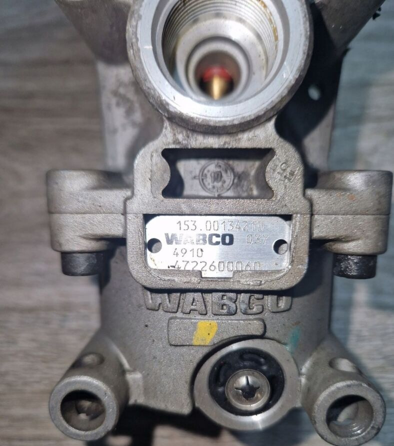 ZAWÓR RETARDERA SKRZYNI WABCO - Caja de cambios y piezas para Camión: foto 2 ZAWÓR RETARDERA SKRZYNI WABCO - Caja de cambios y piezas para Camión: foto 2