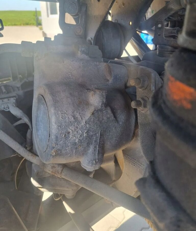 ZF 98411   Renault RENAULT MIDLUM DXI VOLVO FL truck - Caja de dirección para Camión: foto 1 ZF 98411   Renault RENAULT MIDLUM DXI VOLVO FL truck - Caja de dirección para Camión: foto 1