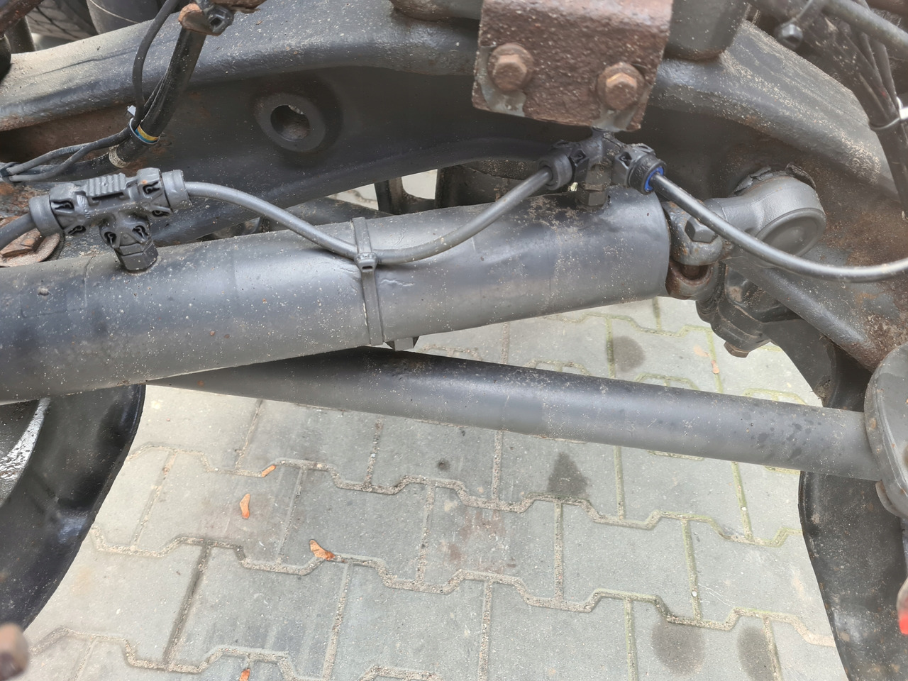 ZF SIŁOWNIK OSI SKRĘTNEJ KIEROWANEJ VOLVO FH FM 9 13 4 - Dirección para Camión: foto 3 ZF SIŁOWNIK OSI SKRĘTNEJ KIEROWANEJ VOLVO FH FM 9 13 4 - Dirección para Camión: foto 3