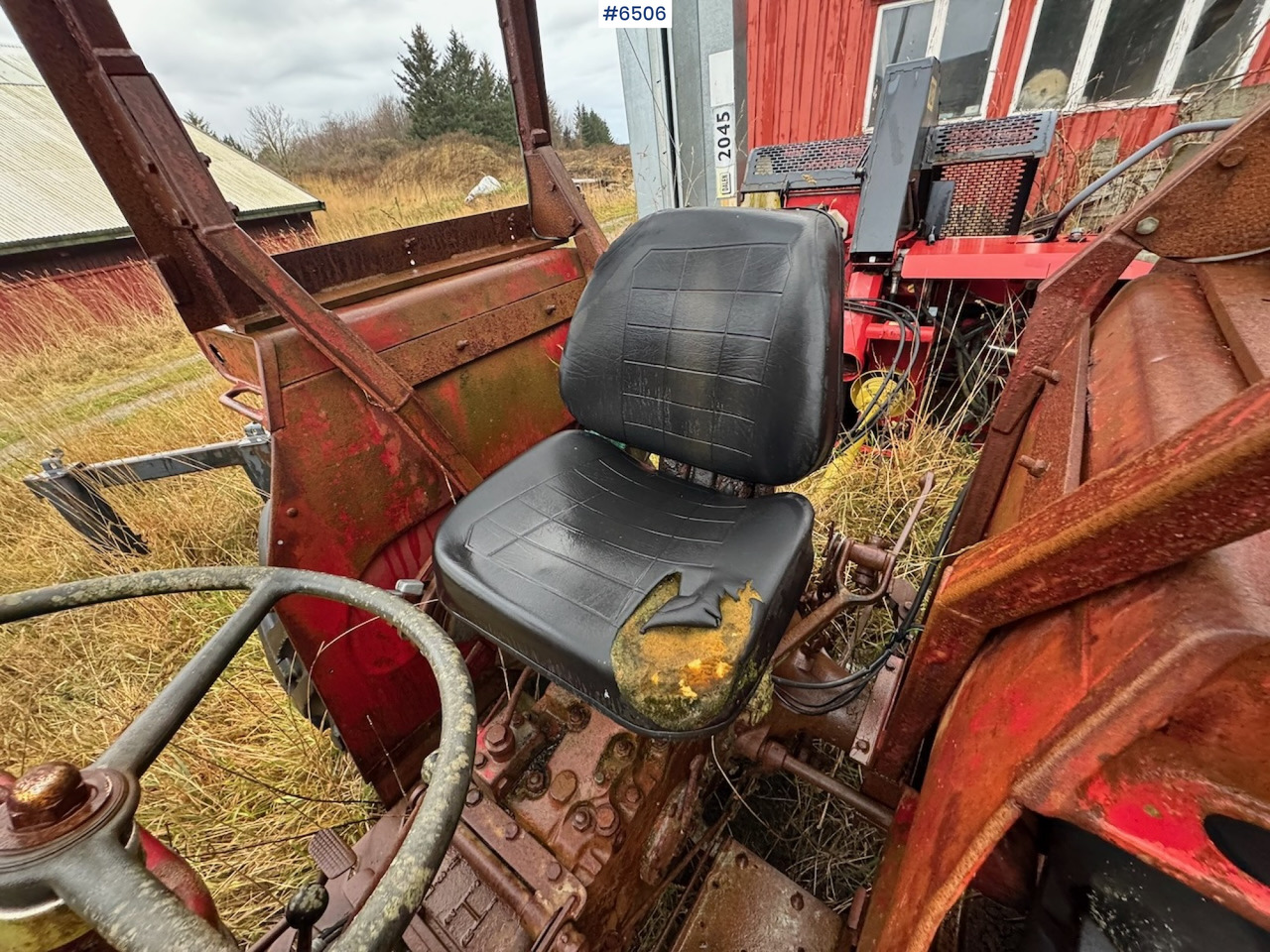 Tractor 1971 Massey Ferguson 135 Tractor. Repair item: foto 13