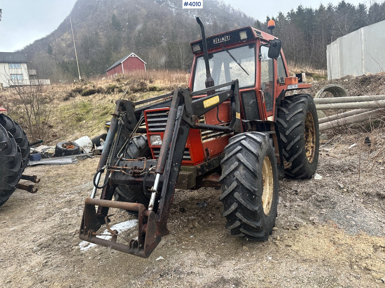1982 Fiat 780 DT w/ front loader, snow shovel, chains, top link, triangle and extra set of twin wheels. - Tractor: foto 2 1982 Fiat 780 DT w/ front loader, snow shovel, chains, top link, triangle and extra set of twin wheels. - Tractor: foto 2