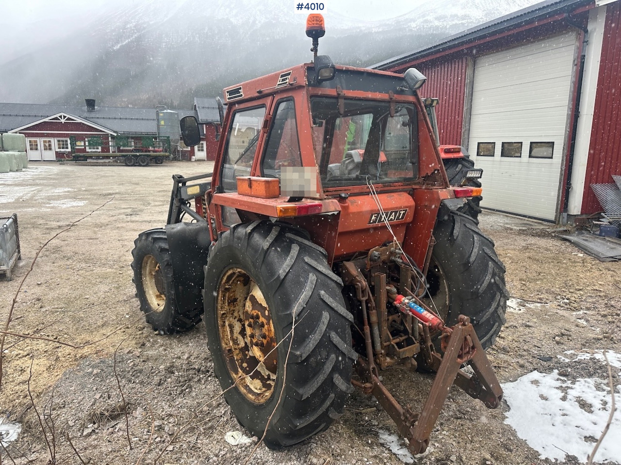 1982 Fiat 780 DT w/ front loader, snow shovel, chains, top link, triangle and extra set of twin wheels. - Tractor: foto 5 1982 Fiat 780 DT w/ front loader, snow shovel, chains, top link, triangle and extra set of twin wheels. - Tractor: foto 5