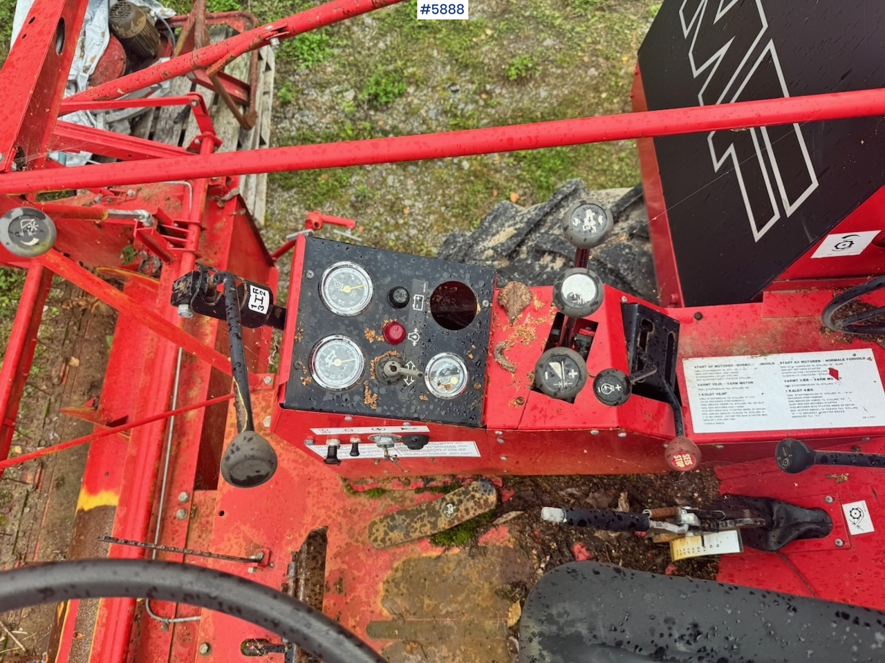 Cosechadora de granos 1986 Massey Ferguson 330 combine harvester: foto 16