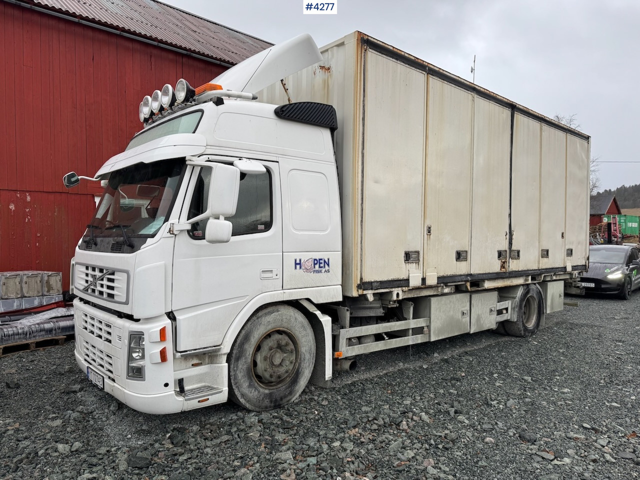 2002 Volvo FM9 Containerchassis - Camión caja cerrada: foto 1 2002 Volvo FM9 Containerchassis - Camión caja cerrada: foto 1