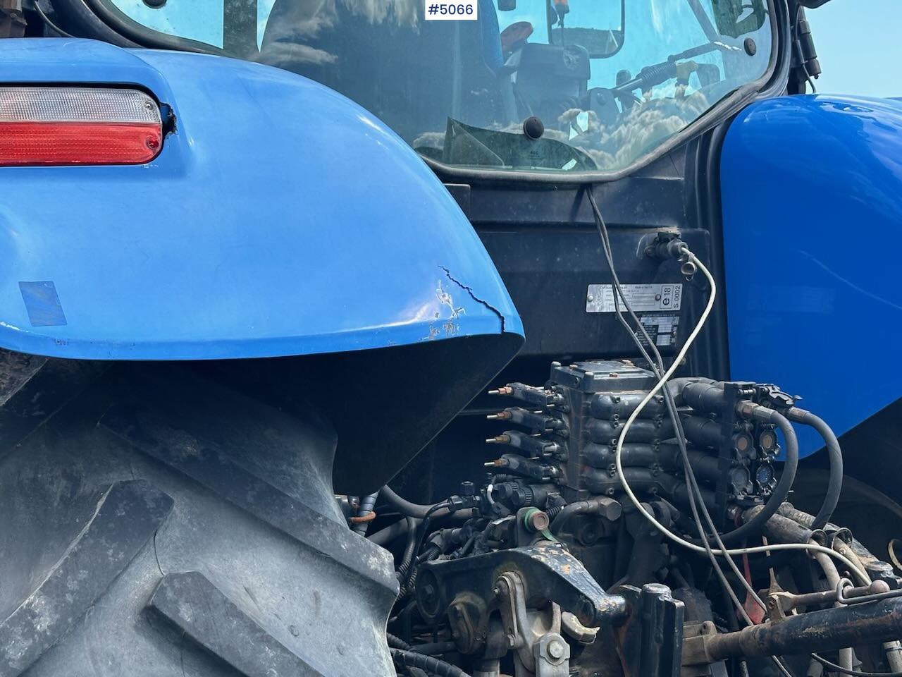 Tractor 2011 New Holland T6080 w/ trima +5.1p: foto 11 Tractor 2011 New Holland T6080 w/ trima +5.1p: foto 11