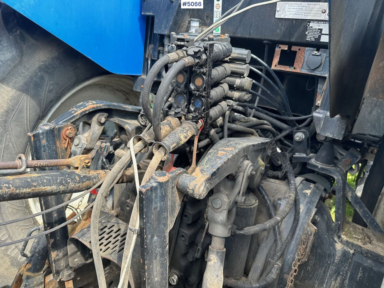 Tractor 2011 New Holland T6080 w/ trima +5.1p: foto 14 Tractor 2011 New Holland T6080 w/ trima +5.1p: foto 14