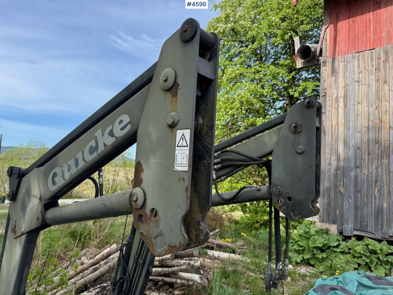 2012 Quicke Q970 w/ bucket and pallet fork. - Cargador frontal para tractor: foto 5 2012 Quicke Q970 w/ bucket and pallet fork. - Cargador frontal para tractor: foto 5
