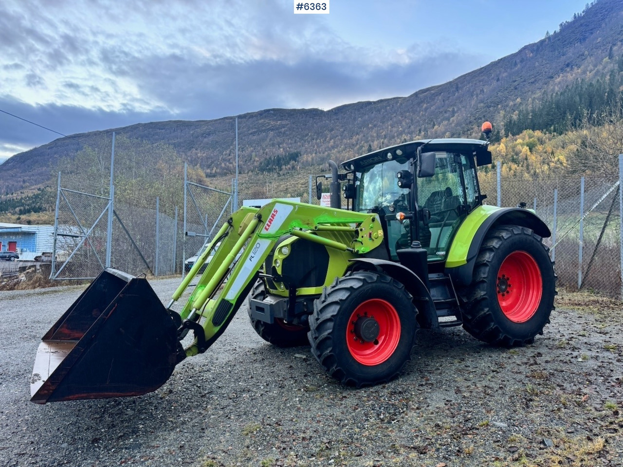 2013 Claas Arion 550 w/ Front loader, Bucket, forks and rear cutters. 1110 hours! - Tractor: foto 3 2013 Claas Arion 550 w/ Front loader, Bucket, forks and rear cutters. 1110 hours! - Tractor: foto 3